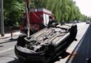 Stmk: Fahrzeug rammt geparkten Pkw und überschlägt sich
