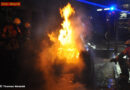 Deutschland: Meterhohe Flammen bei brennendem Gas-Auto in Bruchsal