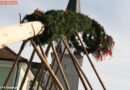 Oö: Tatkräftige Unterstützung beim Maibaum- Aufstellen 2011 in Ohlsdorf
