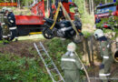 Nö: Motorradfahrer stürzt ins Bachbett und wird gegen Betonröhre geschleudert