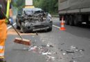 Stmk: Pkw fährt ungebremst auf einen Sattelzug auf