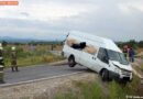 Nö: Klein-Lkw kommt ins schleudern und stürzt um