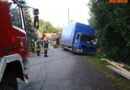 Oö: Lkw bleibt bei Einpark-Manöver in nasser Wiese stecken