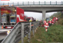 Oö: Pkw fliegt auf A1 bei St. Georgen/Attergau in 3 m Höhe gegen Pfeiler