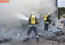 Nö: Sattelschlepper mit Klopapier in Wöllersdorf in Vollbrand