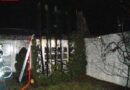 Nö: Pyrotechnische Artikel setzen eine Hecke in Brand