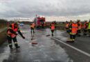 Nö: Eine Person nach Unfall auf der S5 im Fahrzeug eingeklemmt
