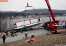 Nö: Bergung eines Ponton mit zwei Container aus der Donau