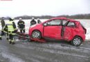 Nö: Kleinwagen prallt seitlich gegen einen Baum