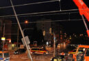 Bayern: Lkw fällt Lichtmast und setzt Straßenbahn ausser Betrieb