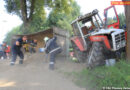 Stmk: Traktorgespann rammt Baum