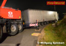 Oö: Langwierige Bergung eines Sattelschleppers in Laakirchen