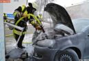 D: Pkw prallt in eine Tankstelle und fängt Feuer