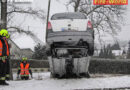 Oö: Überschlag nach Ausrutscher auf glatter, abschüssiger Straße