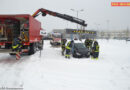 Oö: Feuerwehr Vöcklabruck mit Pkw und Lkw Bergung beschäftigt