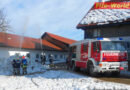 Oö: Großübung: Brand eines landwirtschaftlichen Objekts mit Pkw-Brand