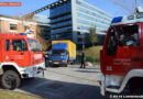 Wien: Klein-Lkw rollt in Teichanlage und droht zu versinken