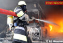 Bayern: Zwei in Vollbrand stehende Autobusse in Halle in München
