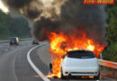 Schweiz: Auto nach Aufleuchten einer Warnleuchte in Flammen