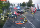 Deutschland: Mehrere Eingeklemmte nach VU mit Pkw und Straßenlaterne