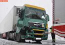 Oö: Lkw nach Auffahrunfall schwer beschädigt