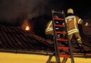 Stmk: Schwierige Zufahrt bei offenem Dachstuhlbrand