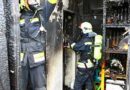 Nö: Holzschuppen bei Reihenhaus in Vollbrand