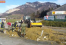Oö: Mais-Silage auf der Fahrbahn in Molln