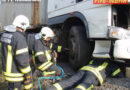 Nö: Vier platte Lkw-Reifen nach Touchierung der Leitplanke bei Göllersdorf