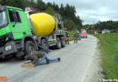Stmk: Seitlich fast liegenden Betonmischer mit zwei Seilwinden geborgen