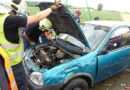 Nö: Pkw landet nach Unfall seitlich im Bachbett