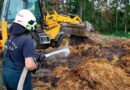 Bgld: Stroh- und Misthaufen auf einem Feld in Brand geraten