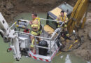 Stmk: Bagger in Graz in Baustellenkrater versunken
