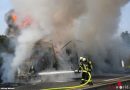 Deutschland: Mit Spanplatten beladener Sattelschlepper auf A5 in Flammen