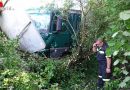 Nö: Sattelschlepper „mäht“ sich bei der A4 Weg in die Botanik → Langwieriger Einsatz bei Bruck/Leitha