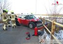 Nö: Pkw in Felixdorf gegen Brückengeländer gekracht