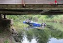Ktn: Pkw von Zug erfasst und am Dach liegend in Fluss geschleudert → Vater reanimiert sein Kind