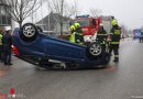 Oö: Auto nach Verkehrsunfall im Stadtzentrum von Marchtrenk überschlagen