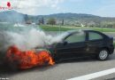 Schweiz: Feuerwehr löscht Autobrand auf der A 13
