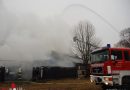Stmk: Vier Feuerwehren bekämpfen Großbrand in Zimmerei in Mürzzuschlag