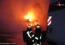 Deutschland: Wohnwagen in Mühlheim an der Ruhr in Vollbrand