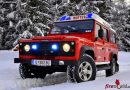 Tirol: Land Rover Defender der FF Mutters im Winter