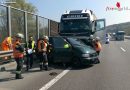 Nö: Feuerwehr befreit nach Unfall verklemmte Hundeboxen