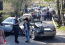 Deutschland: Auf Bahnübergang geparkt … → Zug rammt Auto in Ratingen