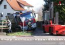 Nö: Umsturzdrohender Müllwagen → Bergung mit zwei Feuerwehrkränen