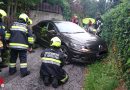 Nö: Aufwendige Fahrzeugbergung nach Wendemanöver in steiler Sackgasse