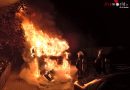 Deutschland: Lkw-Führerhaus lichterloh in Flammen
