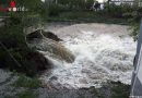D: Wassermassen unterspülen Campingstellplatz