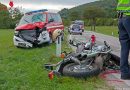 Nö: Motorradfahrer prallt auf der L110 frontal in ein Feuerwehrfahrzeug