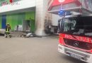 Deutschland: Feuer auf der Laderampe eines Küchenfachmarktes